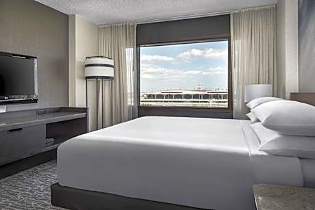 King Room with Airport View