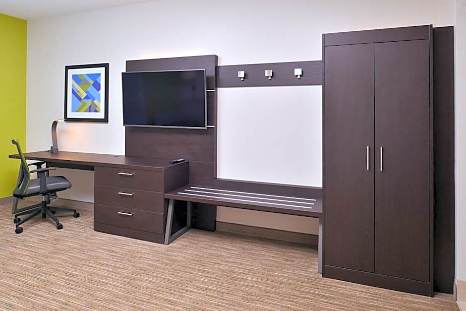 Holiday Inn Express and Suites - Mall of America - MSP Airport By IHG