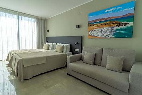Level Deluxe Twin Room with Sea View