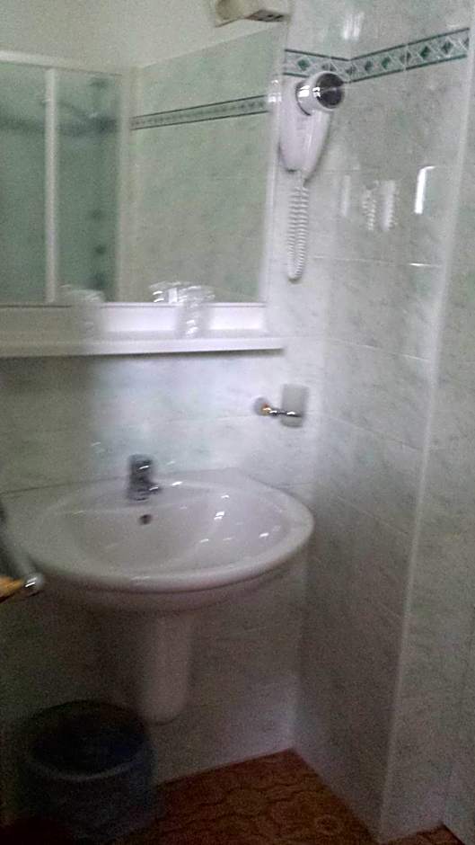 PET FRIENDLY HOTEL MIRABEAU