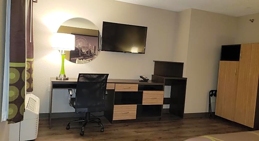 Super 8 by Wyndham South Holland