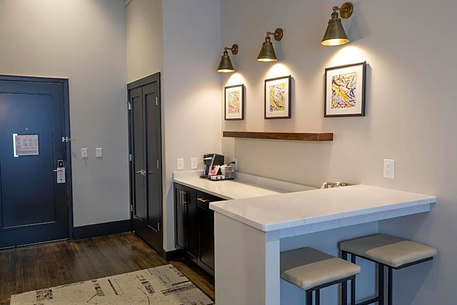 The Bee Hotel, Danville