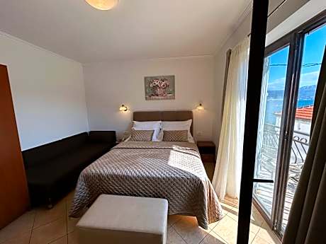 Triple Room with Balcony and Sea View