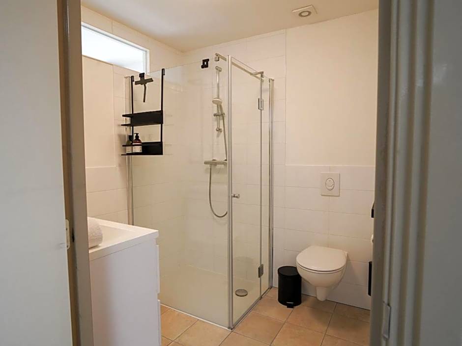 Long John's Pub & Hotel