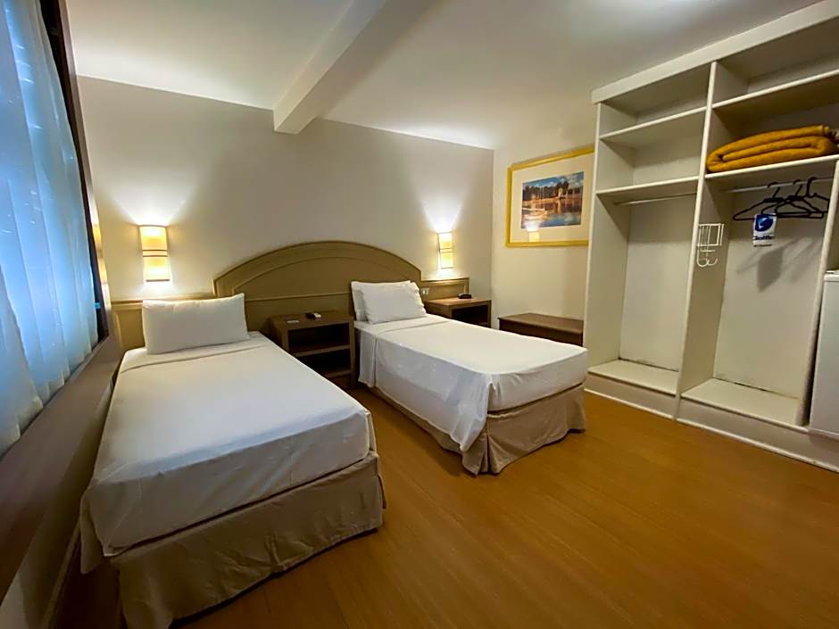 Master Porto Alegre Hotel - Av Carlos Gomes, Proximo ao Consulado Americano