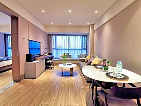 One Bedroom Deluxe Room - 2 Breakfasts