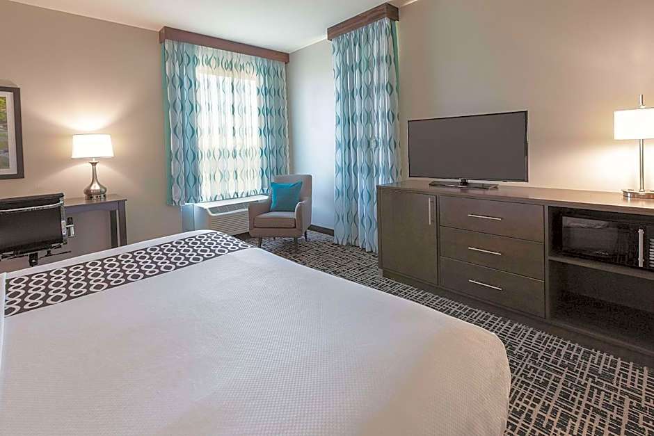 La Quinta Inn & Suites by Wyndham Terre Haute