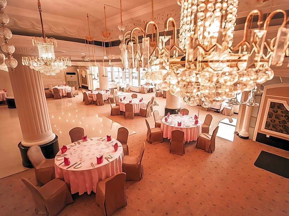 Chinggis Khaan Hotel