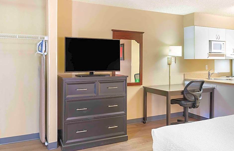 Studio 6 Suites Fresno North CA