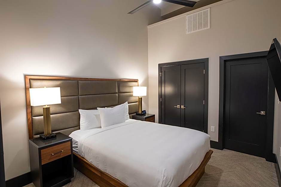 The Bee Hotel, Danville