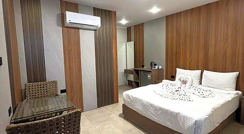 Egypt pyramids inn