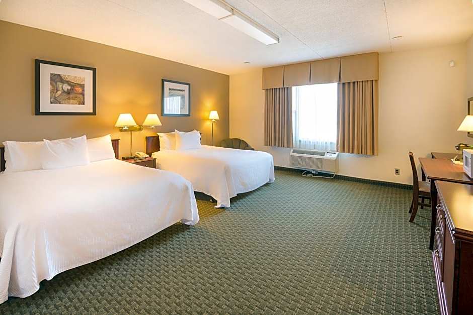 Ramada by Wyndham Thunder Bay Airlane Hotel