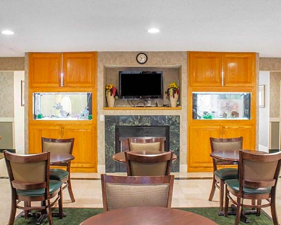 Econo Lodge Raleigh near Walnut Creek Amphitheatre