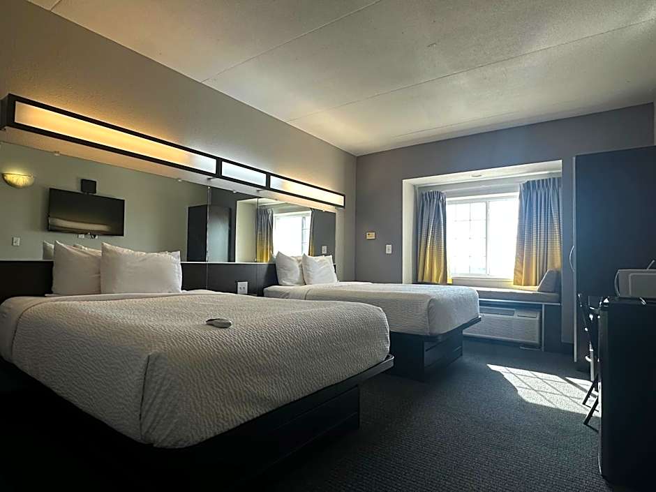 Microtel Inn & Suites by Wyndham Quincy Downtown/River Area