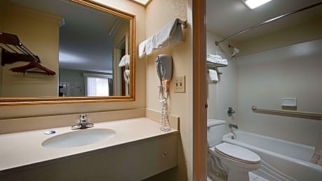 Suite-2 Queen Beds - Non-Smoking, High Speed Internet Access, Microwave, Refrigerator, Sofabed, Full Breakfast