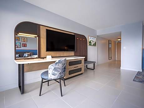 Junior King Suite with Balcony and Bay View