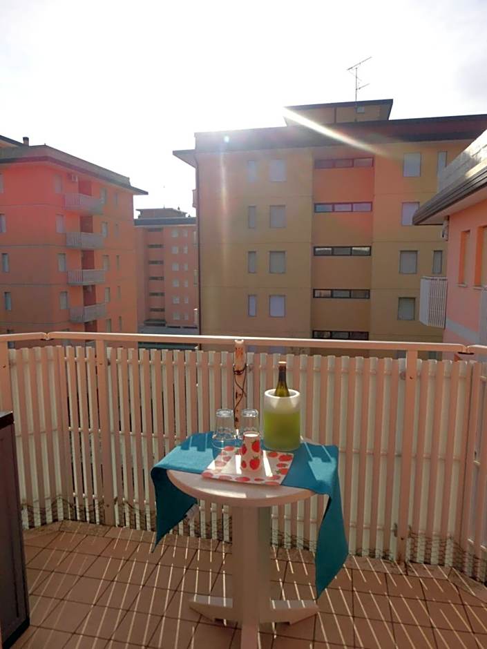 Comfy one-bedroom apartment with balcony and lift