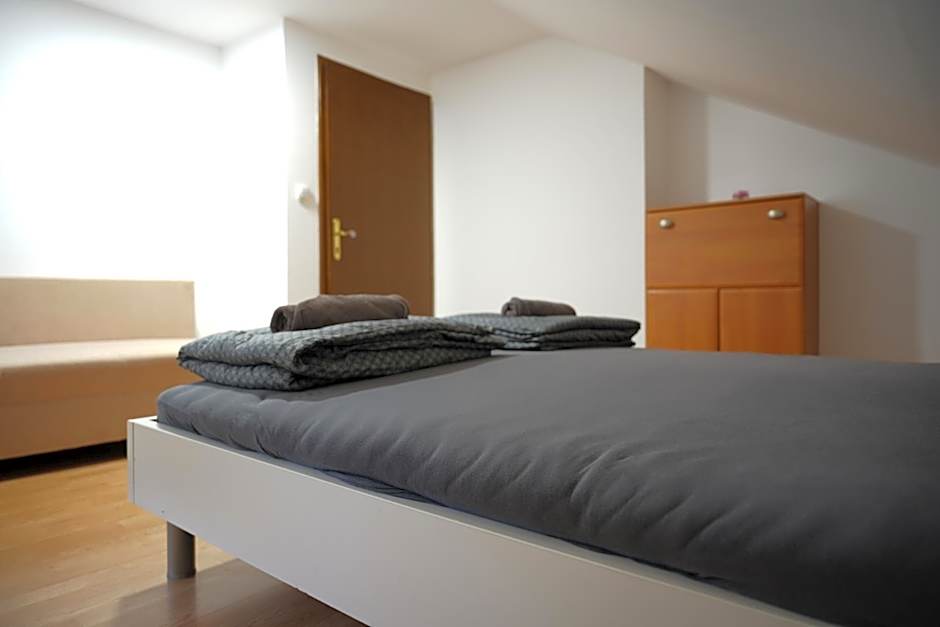 Rooms and apartments Biš