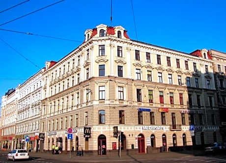 Single Bed in 10-Bed Mixed Dormitory Room