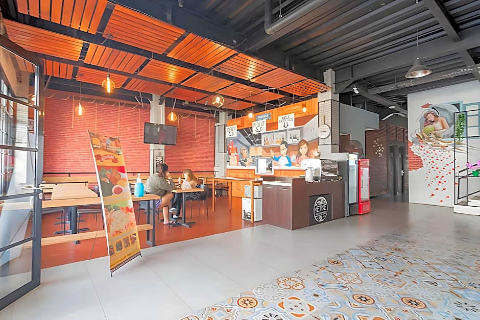 RedDoorz Plus @ Doorman Guest House