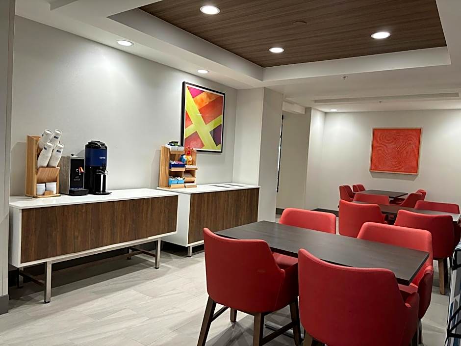 Holiday Inn Express Hotel and Suites Saint Robert By IHG