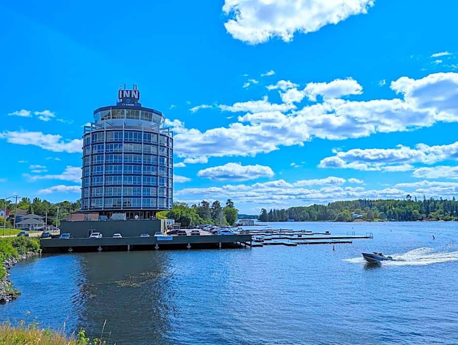 Clarion Lakeside Inn & Conference Centre