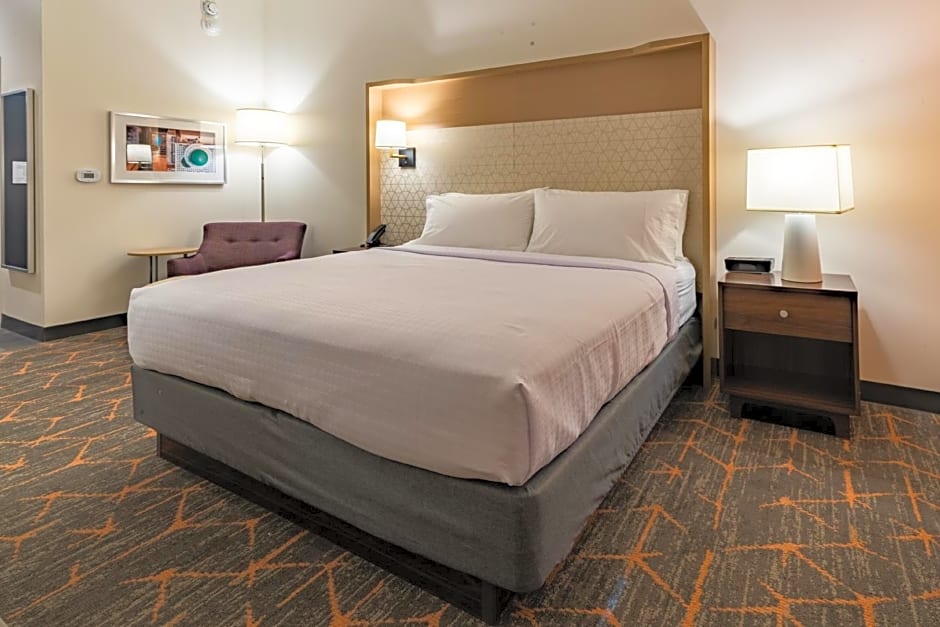 Holiday Inn & Suites Atlanta Perimeter Dunwoody, an IHG Hotel