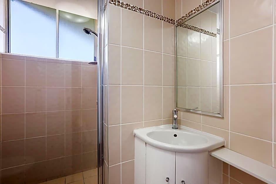 Rainbow Commodore Coolangatta