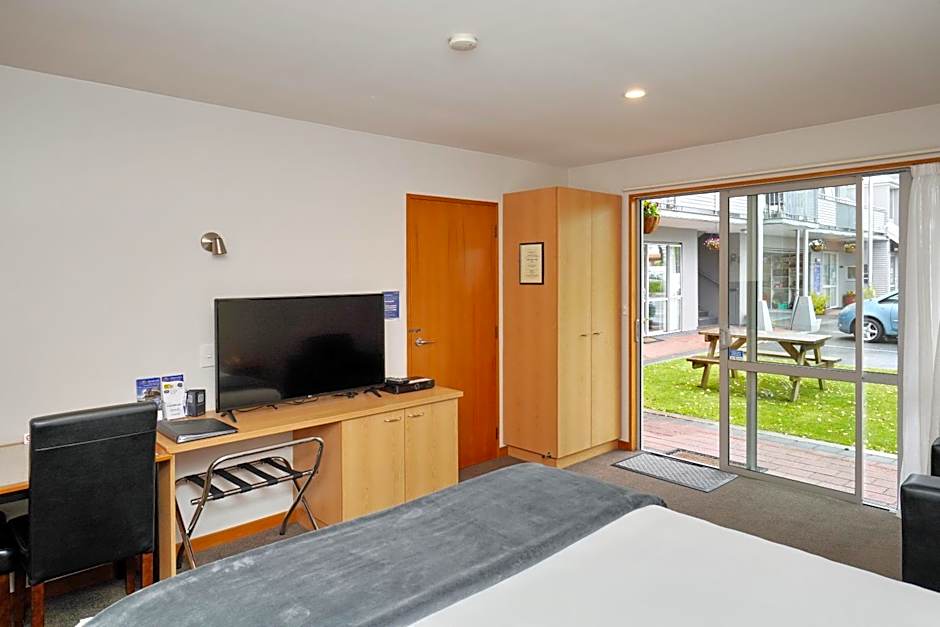 306 Motel Apartments