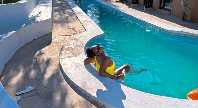 Simba Safaris African Pride Exotic Lodge