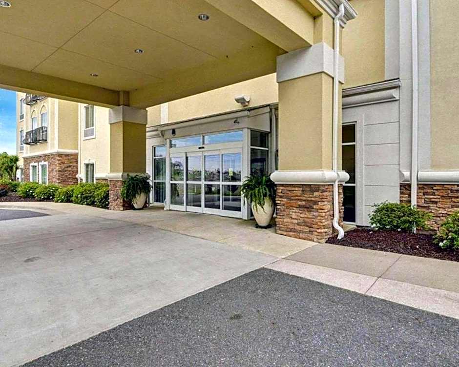 Comfort Suites near Hot Springs Park