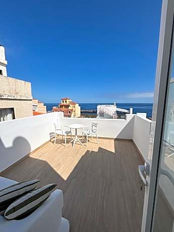 Deluxe Double Room with Balcony and Sea View