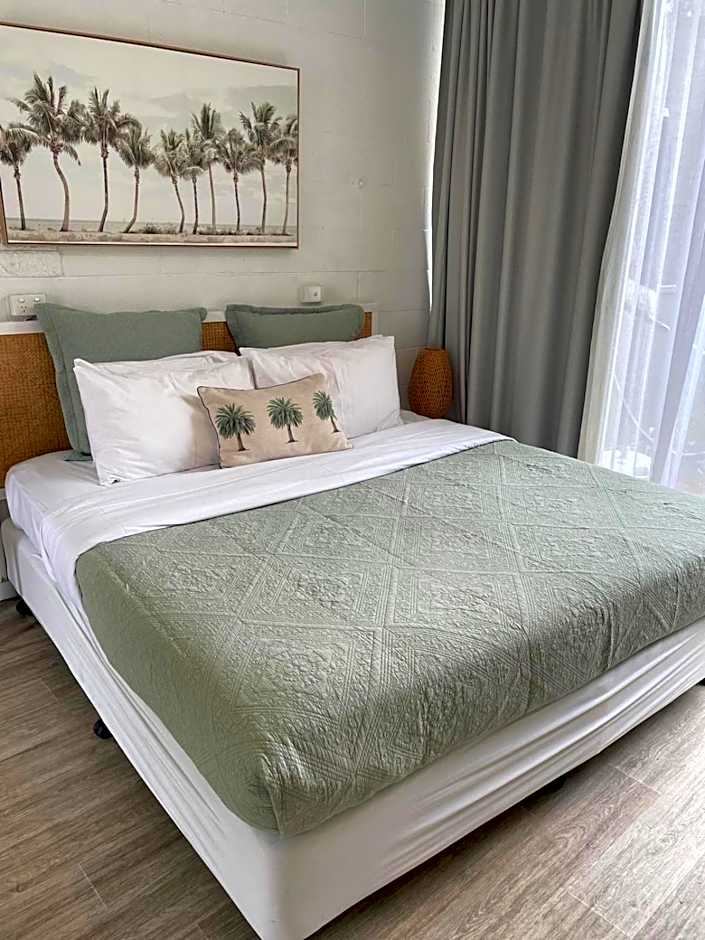 Peninsula Beach Motel