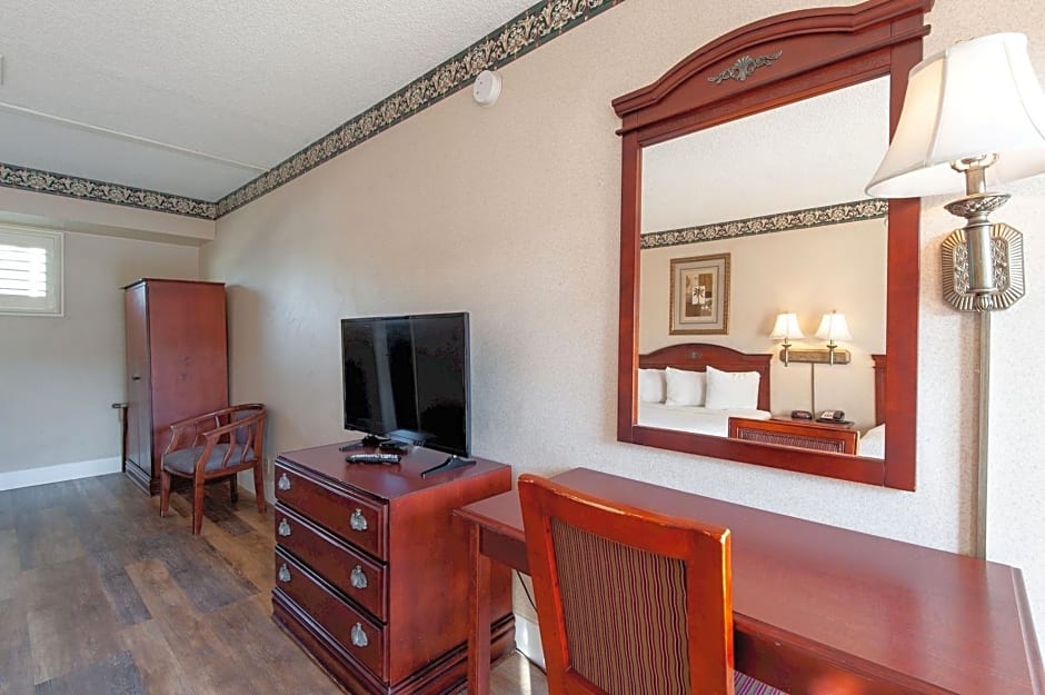 Studio City Court Yard Hotel