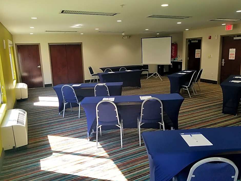 Holiday Inn Express Hotel & Suites Mebane By IHG