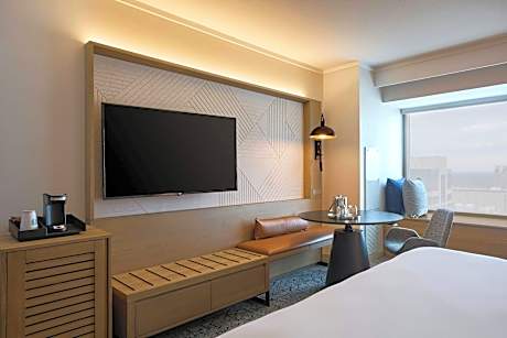 Guest room, 1 King, City view, Low floor
