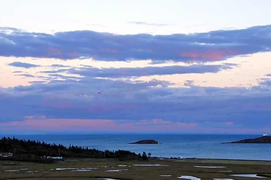 Admiral's Quay Motel & Suites