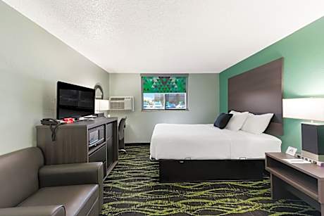 Queen Room - Non-Smoking