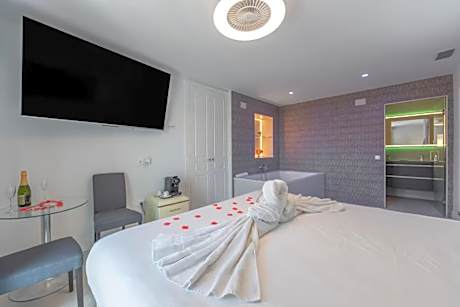 CASA BANDERAS SPA & Gestión CAMINITO DEL REY