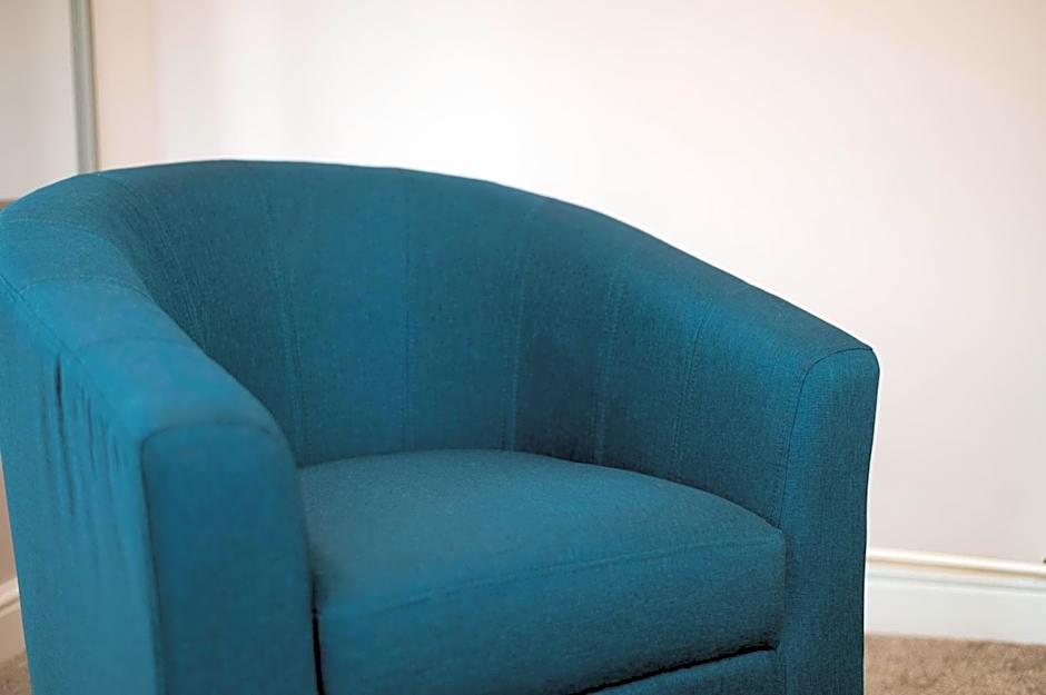 Contractor Base - Kitchen - Parking Included