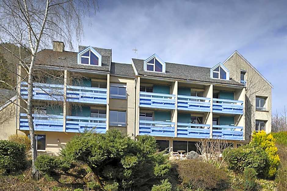 Le Castel du Cantal Groupe Village Fani