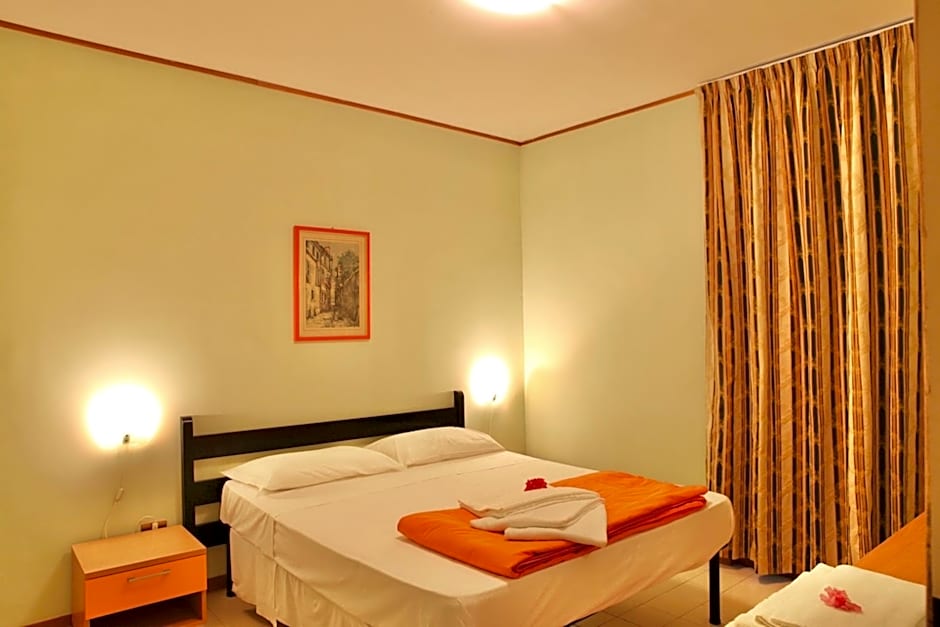 IssTravel, Holiday Homes in Marina di Bibbona from 400 to 900 meters from the sea, apartments 6 beds with private outdoor area