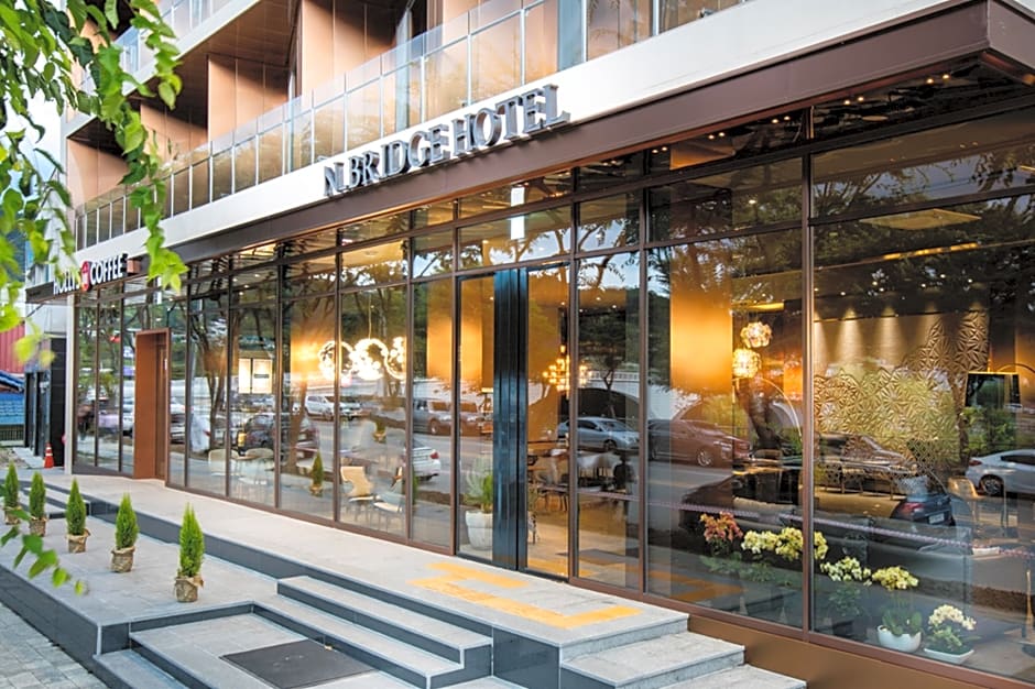N Bridge Hotel