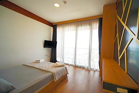 Double Room with Balcony and Sea View