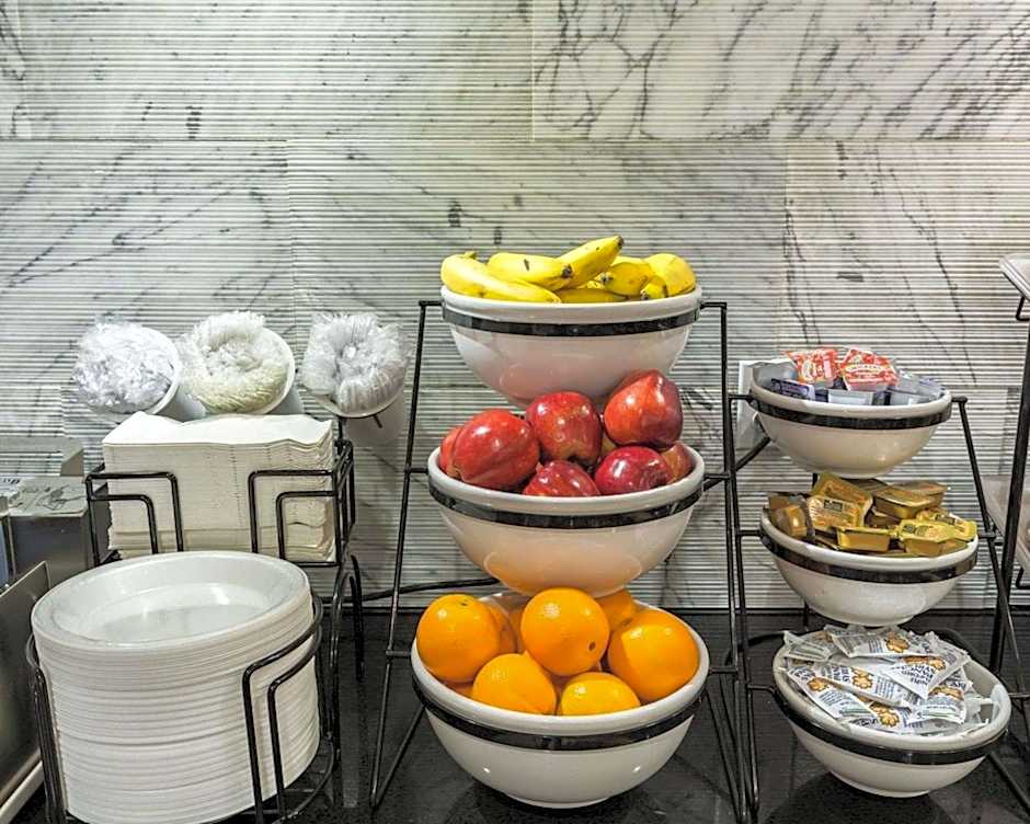 Econo Lodge Inn & Suites East Houston I-10