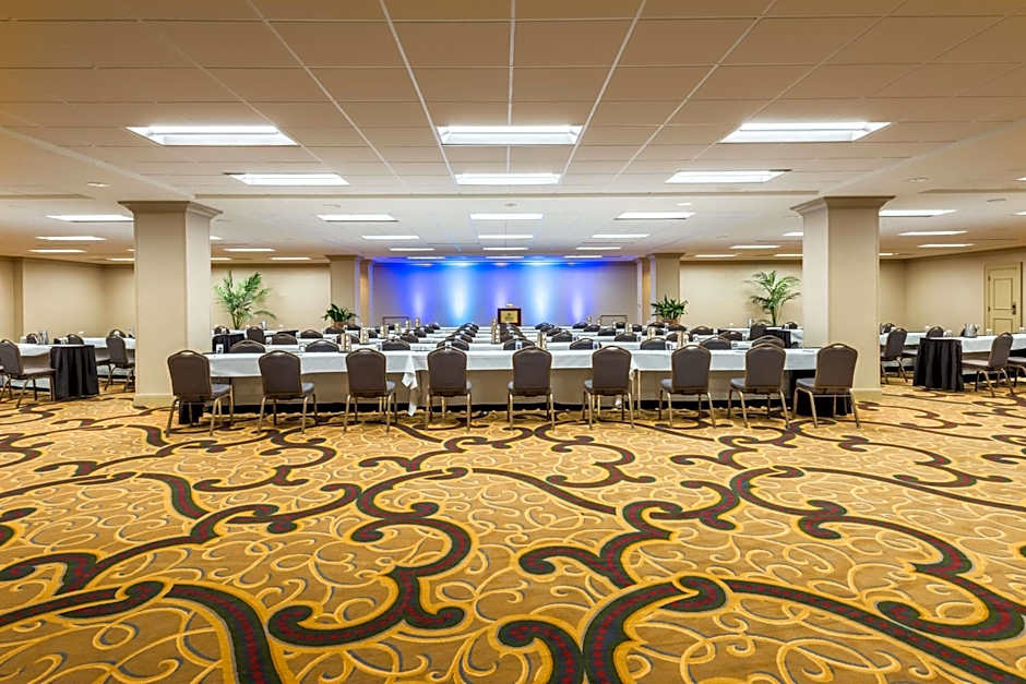 Hilton Indianapolis Hotel & Suites