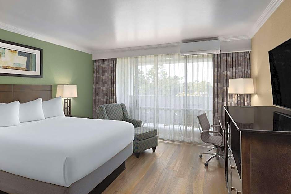Travelodge by Wyndham Monterey Bay