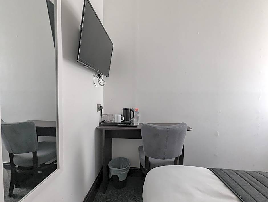 OYO Firs Lodge London Heathrow