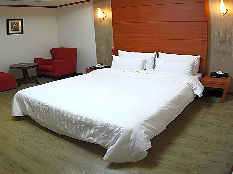 Metro Pol Tourist Hotel