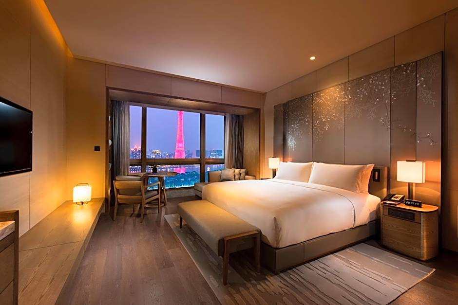 Photo 1 of 5 of Executive 1 King Bed, River View, Tower